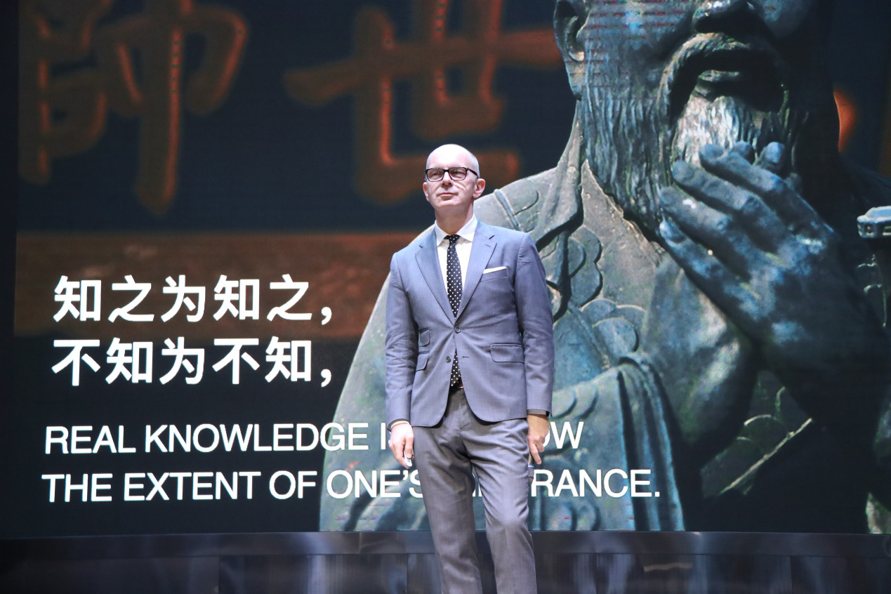 自貢市外國(guó)語(yǔ)學(xué)校--教育資源多元化，大師解惑談創(chuàng)新