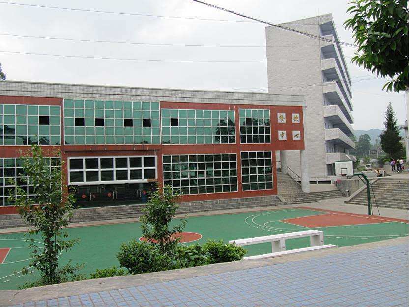 筠連縣第二中學校園風采