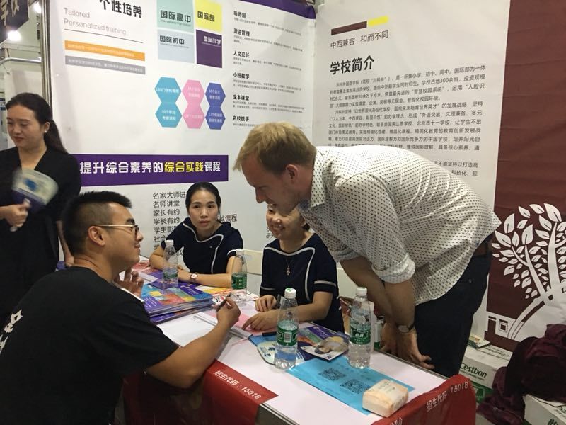 川科外國語學校，火熱報名咨詢中