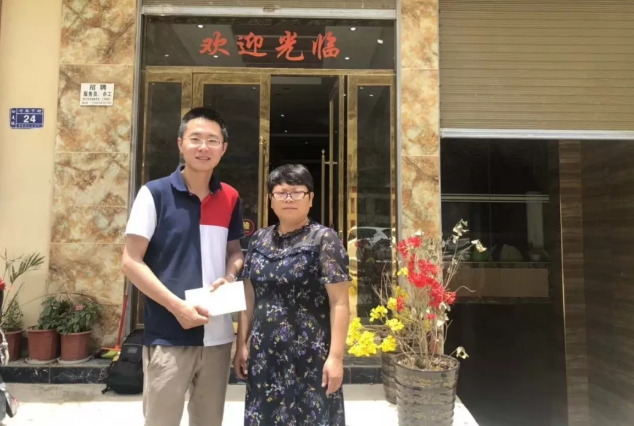 成都樹德實(shí)驗(yàn)中學(xué)赴得榮縣中學(xué)進(jìn)行對口幫扶活動