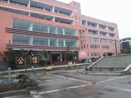 宜賓第四中學(xué)2018年收費標(biāo)準(zhǔn)