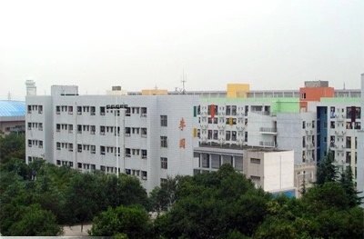 南山中學(xué)地理位置在哪里？