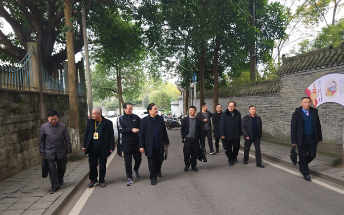李卓明到隆昌二中調研學校后勤工作