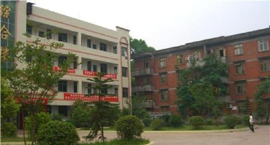 丹山中學(xué)在哪？
