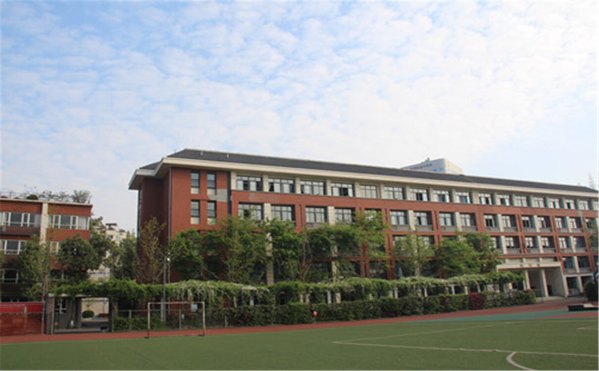 成都七中八一學校高中部的錄取分數(shù)是多少？
