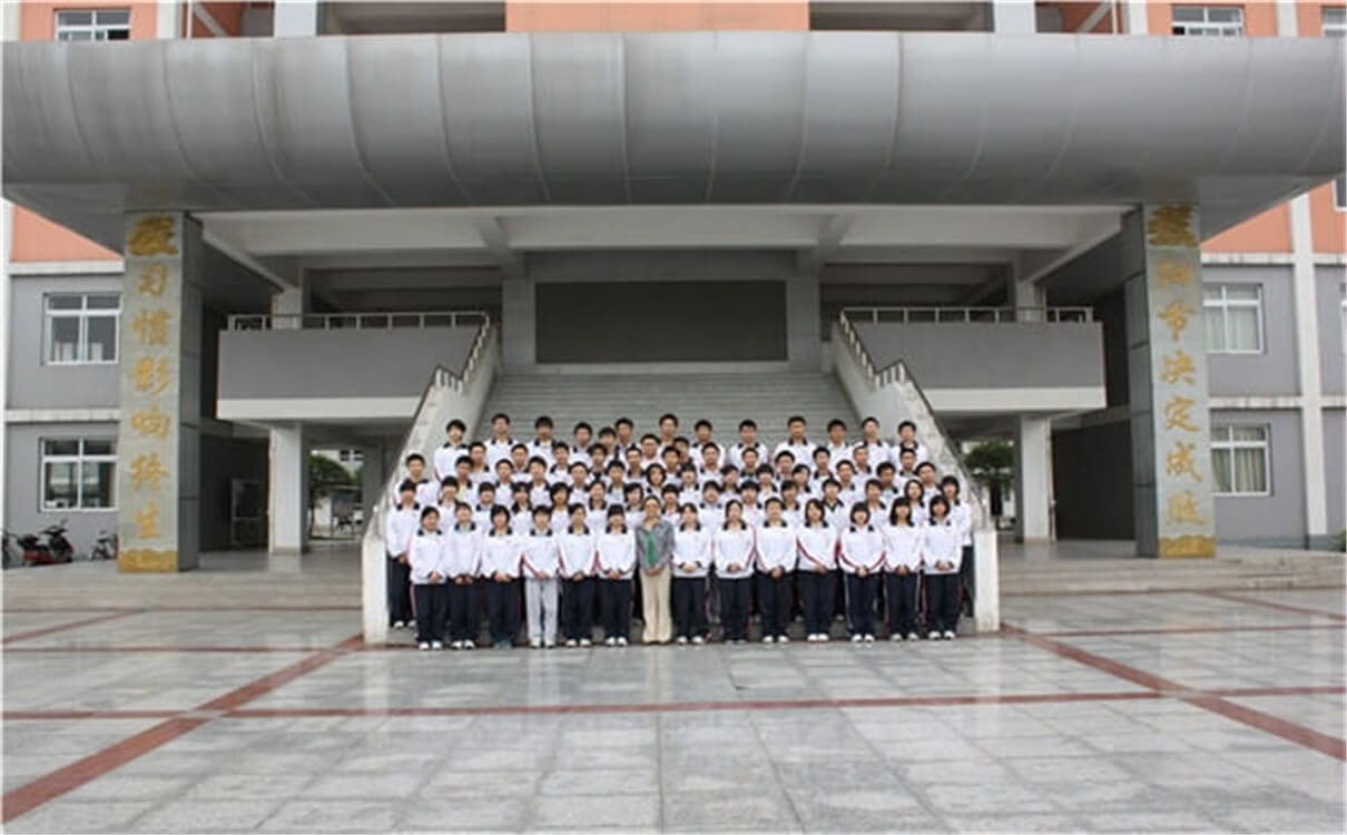 濛陽中學(xué)每年的學(xué)費(fèi)是多少錢？