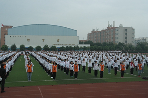 彭州中學(xué)的招生計(jì)劃是多少？