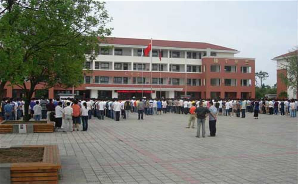 邛崍一中的去年錄取分數(shù)線是多少分？
