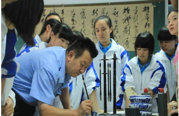 武侯高級(jí)中學(xué)的學(xué)費(fèi)是多少錢？