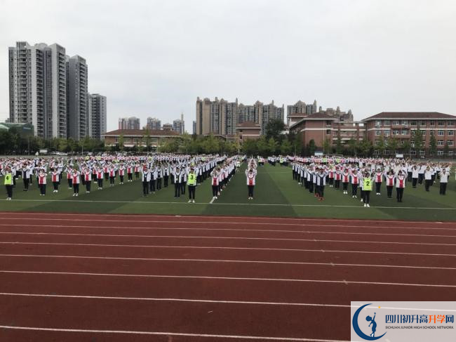 2020崇慶中學(xué)初升高的學(xué)費是多少？