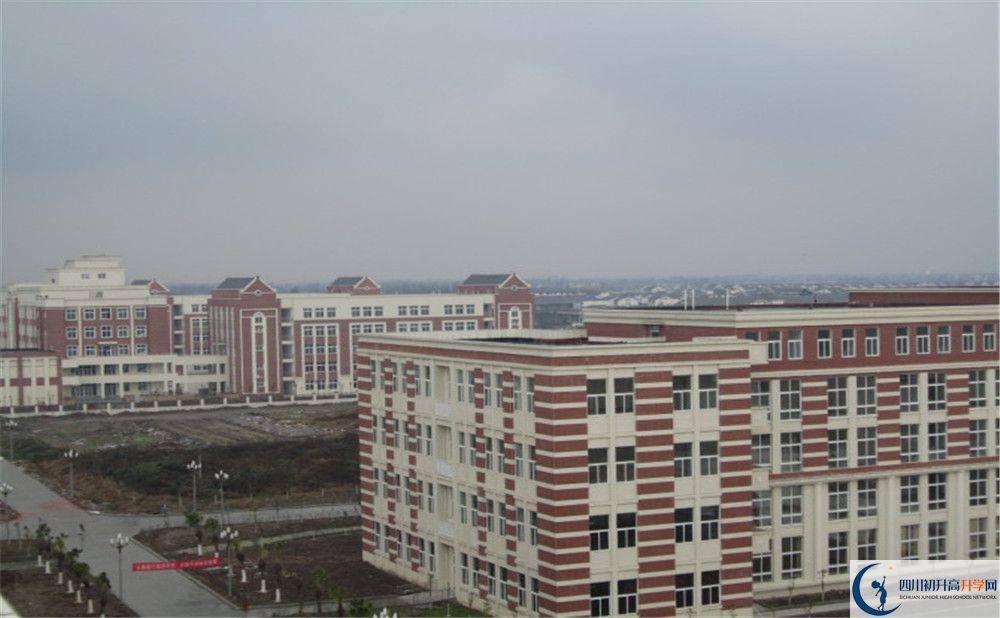 四川師范大學(xué)附屬第三實(shí)驗(yàn)中學(xué)初升高的分?jǐn)?shù)線是多少？