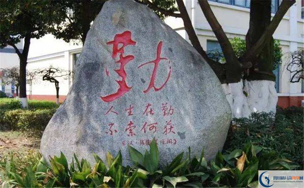 敖平中學(xué)一學(xué)期的學(xué)費是多少？