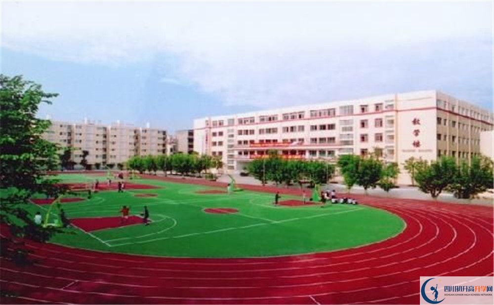 成都實(shí)驗(yàn)外國語學(xué)校的高中住宿怎么樣？